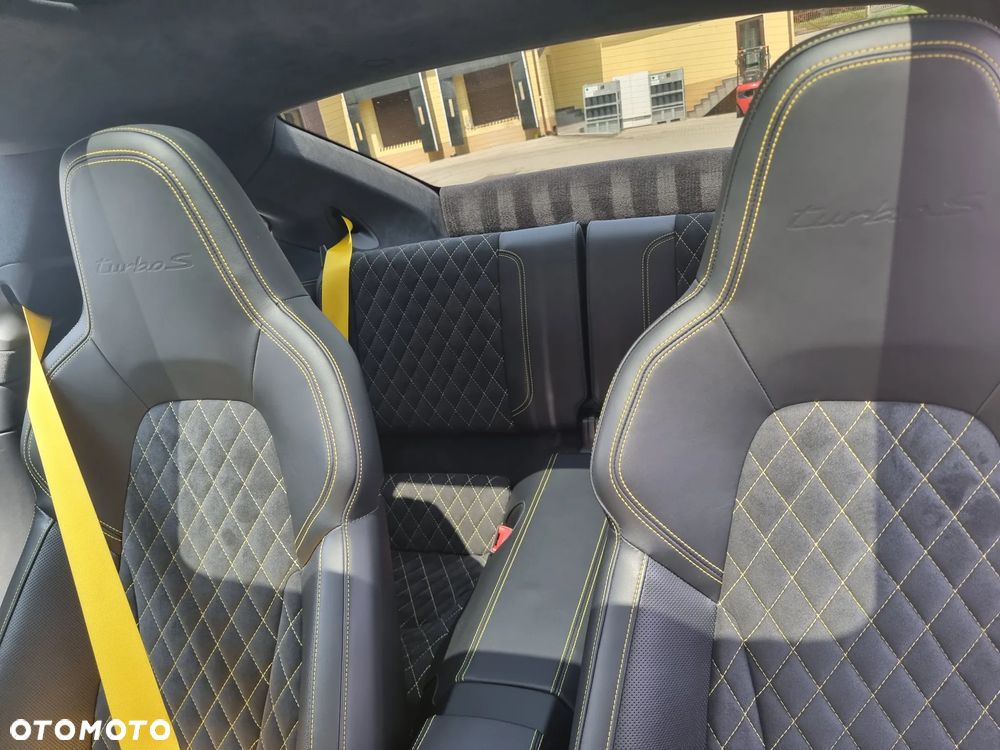 Porsche 911 Turbo S - 17