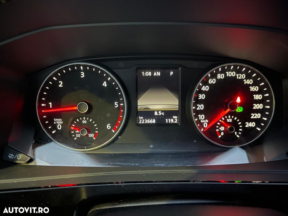 Volkswagen Multivan - 13