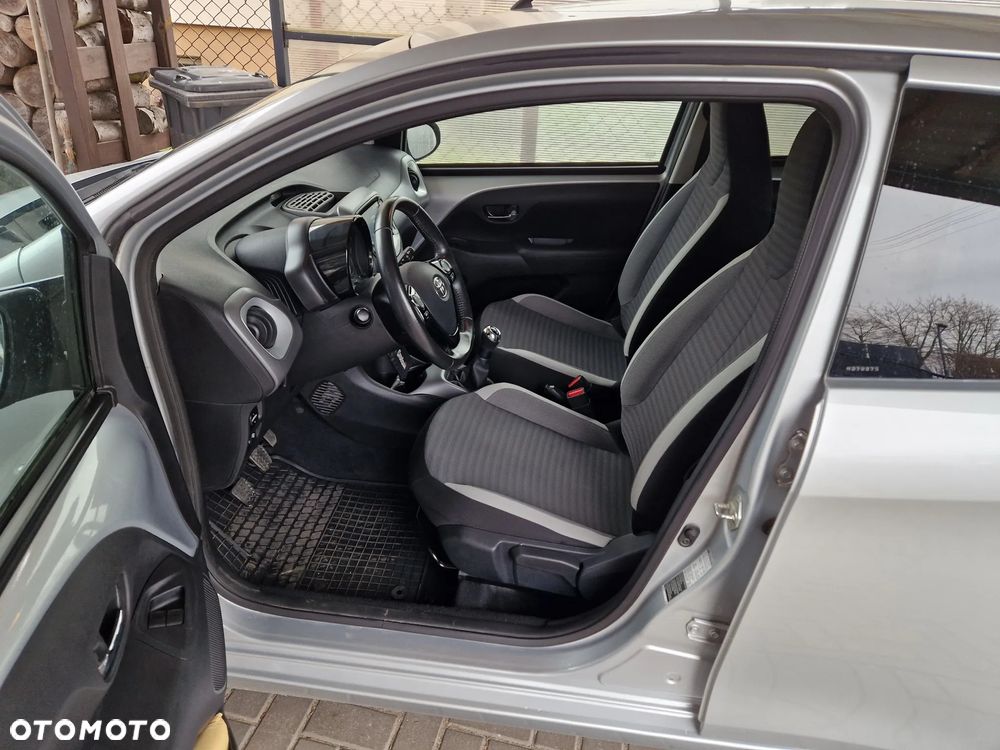 Toyota Aygo x-JBL - 21