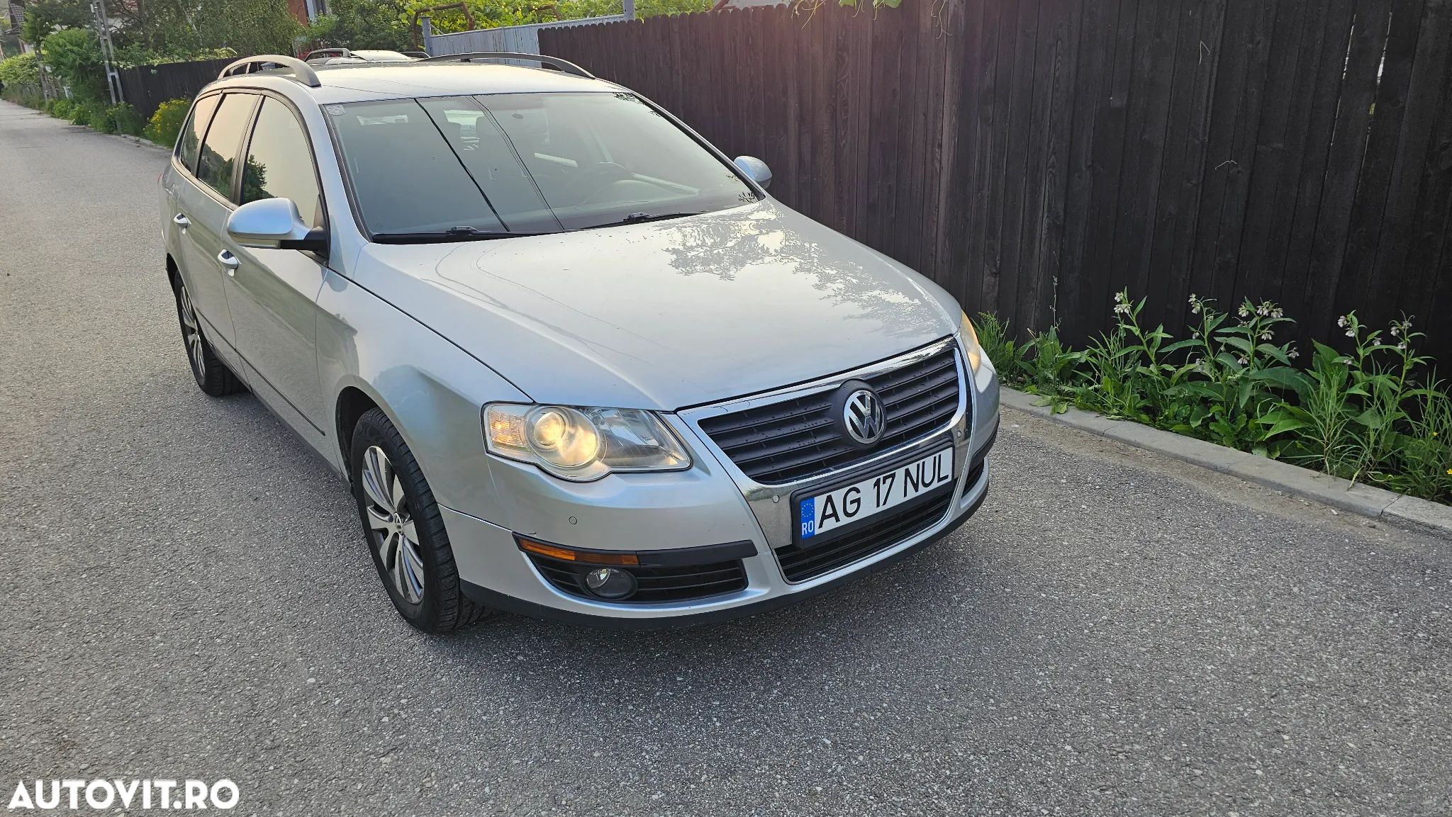 Volkswagen Passat - 1