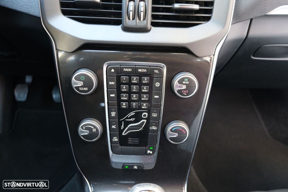 Volvo V40 2.0 D2 Momentum - 24