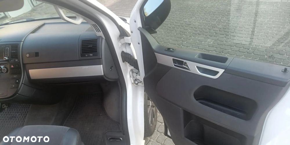 Volkswagen Multivan - 9