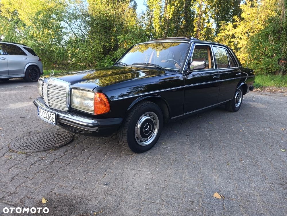 Mercedes-Benz W123 - 1