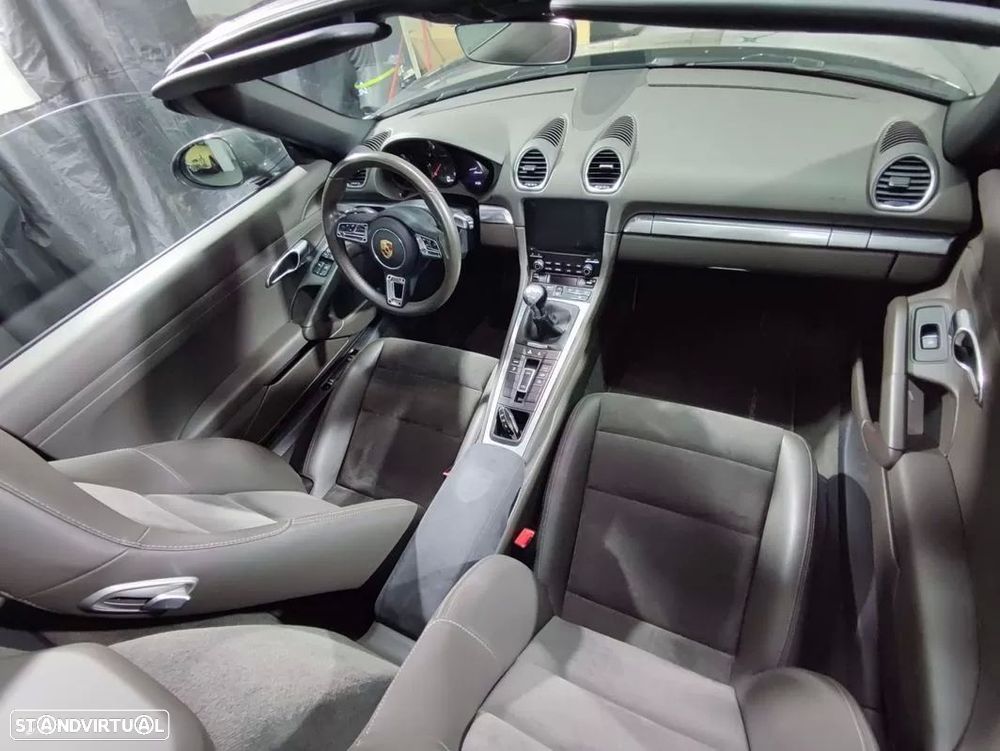 Porsche 718 Boxster 2.0 T - 11