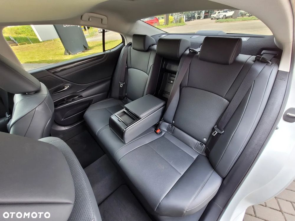 Lexus ES 300h Business Edition - 15