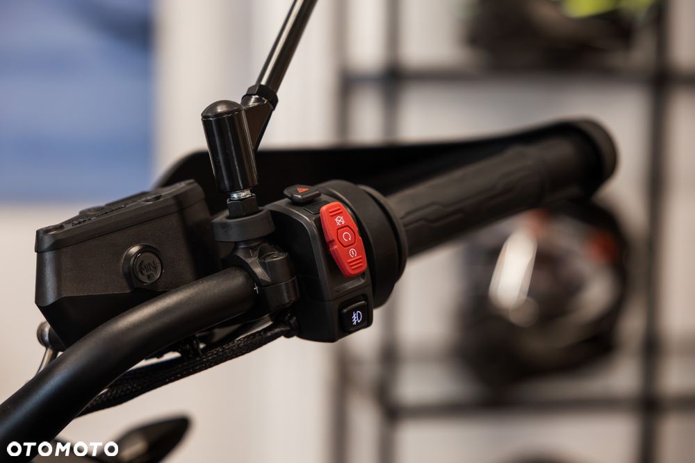CFMoto MT - 15