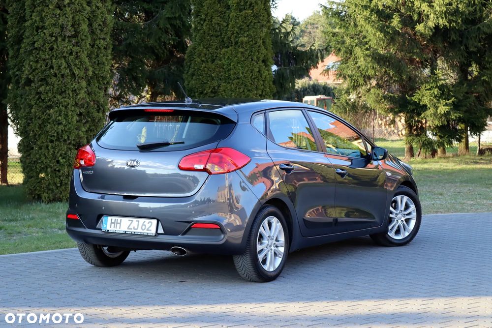 Kia Ceed 1.6 GDI Dream Team Edition - 12