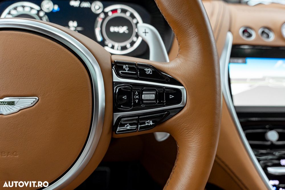 Aston Martin DBX - 34