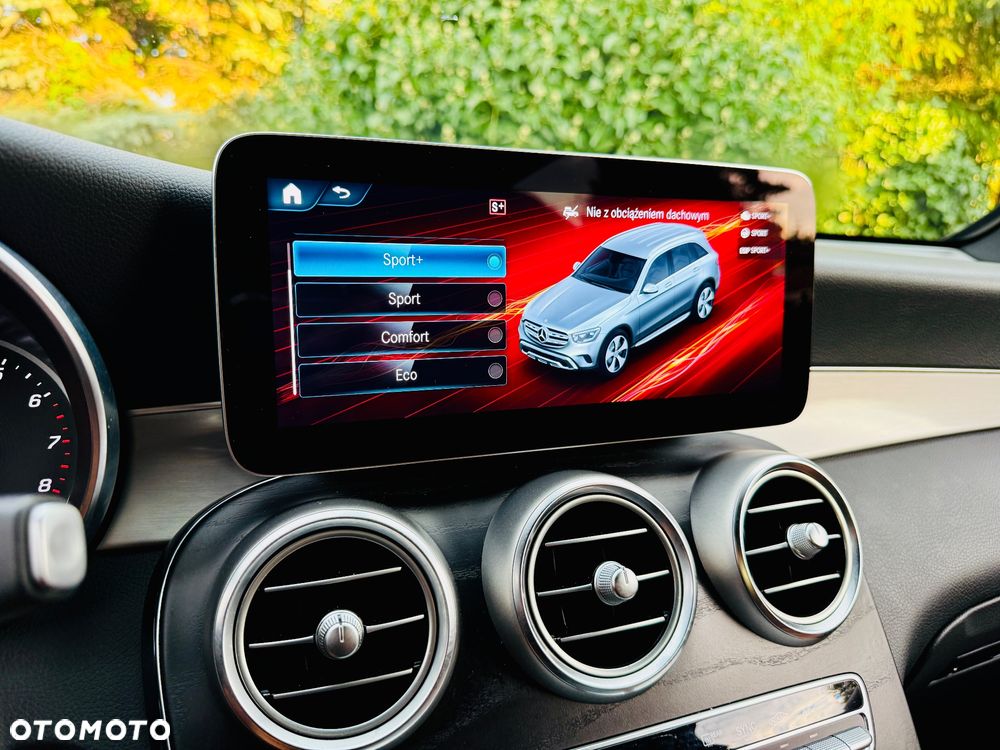 Mercedes-Benz GLC 200 4Matic 9G-TRONIC AMG Line Plus - 25