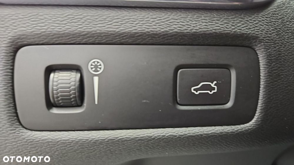 Volvo XC 60 B4 B Momentum - 17