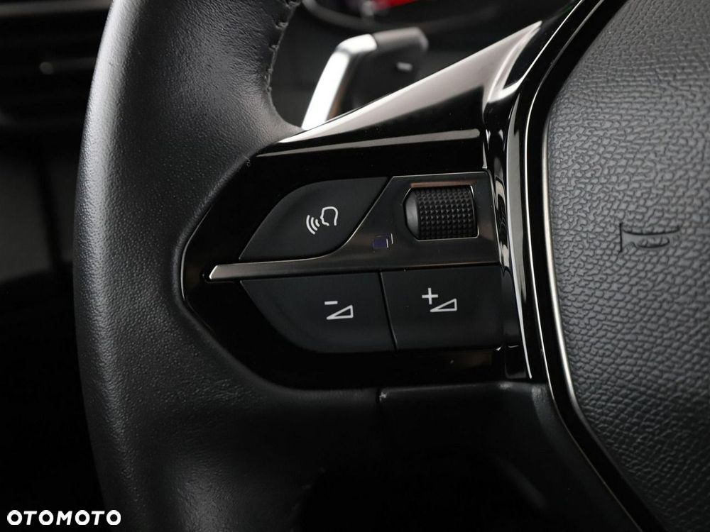 Peugeot 2008 1.5 BlueHDi Allure S&S EAT8 - 32