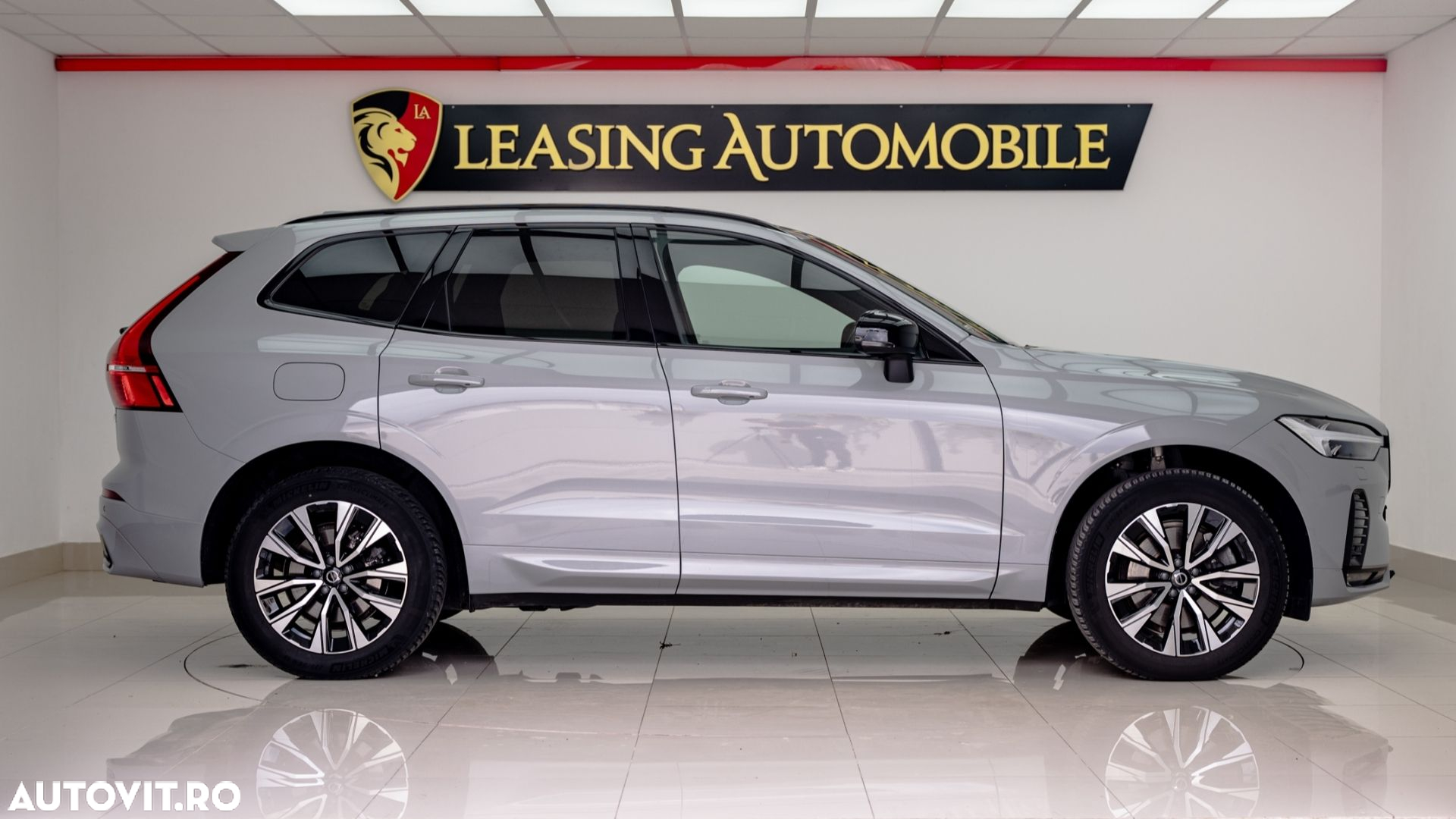 Volvo XC 60 B4 MHEV AT AWD Plus Dark - 8