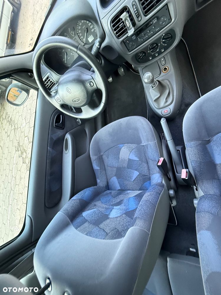Renault Clio 1.4i RT - 12