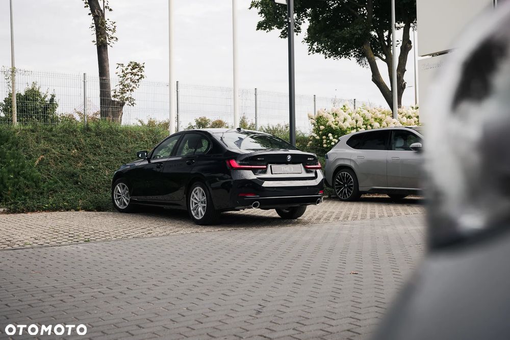 BMW Seria 3 330i xDrive - 6