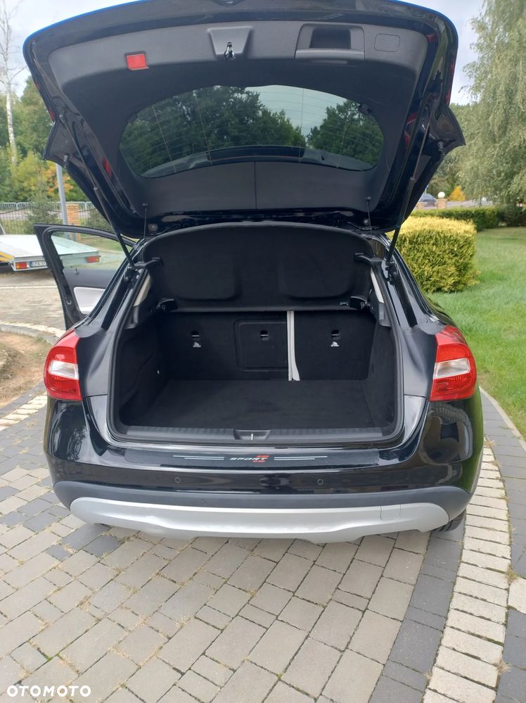Mercedes-Benz GLA 200 d 4Matic 7G-DCT Style - 9