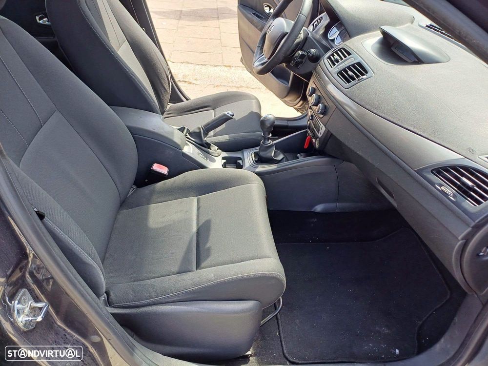 Renault Mégane 1.5 dCi Dynamique - 7