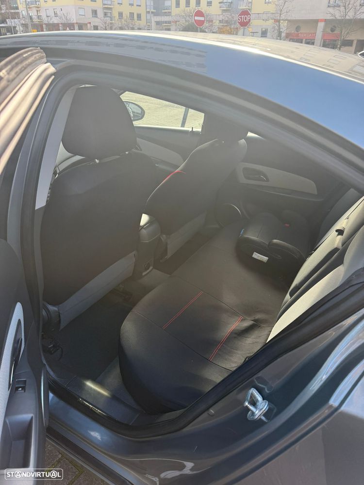 Chevrolet Cruze 1.6 LS - 4