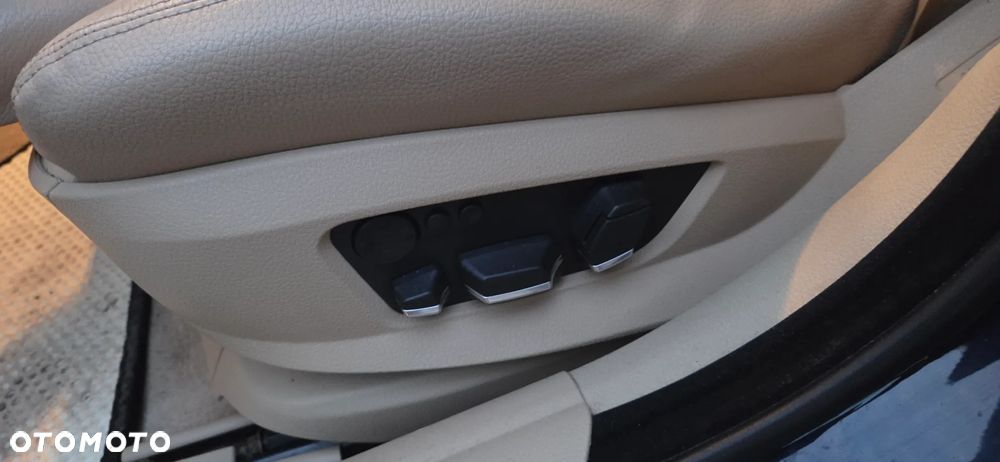 BMW Seria 5 530d xDrive Luxury Line - 28