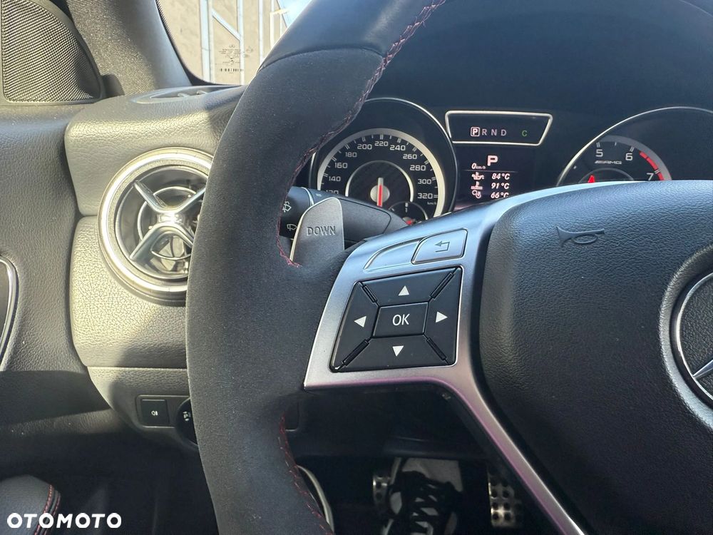 Mercedes-Benz CLA 45 AMG 4-Matic - 24