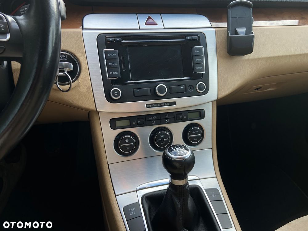 Volkswagen Passat 2.0 TDI Highline - 11