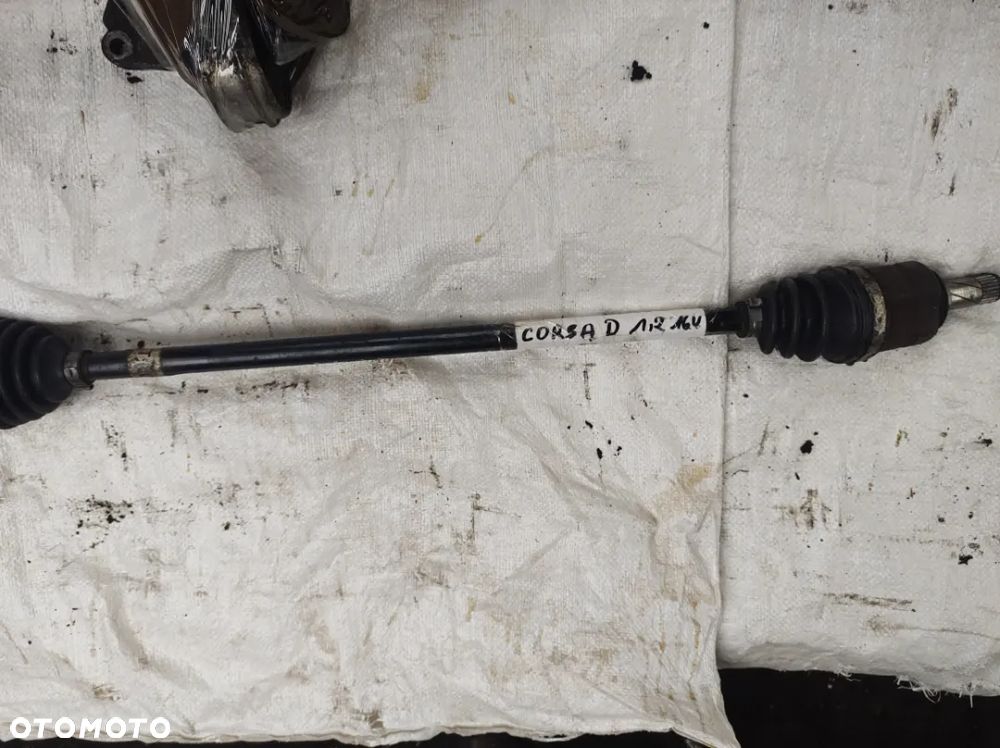 OPEL Corsa D 1,2 16V półoś przegub prawa  1,0 12V - 1
