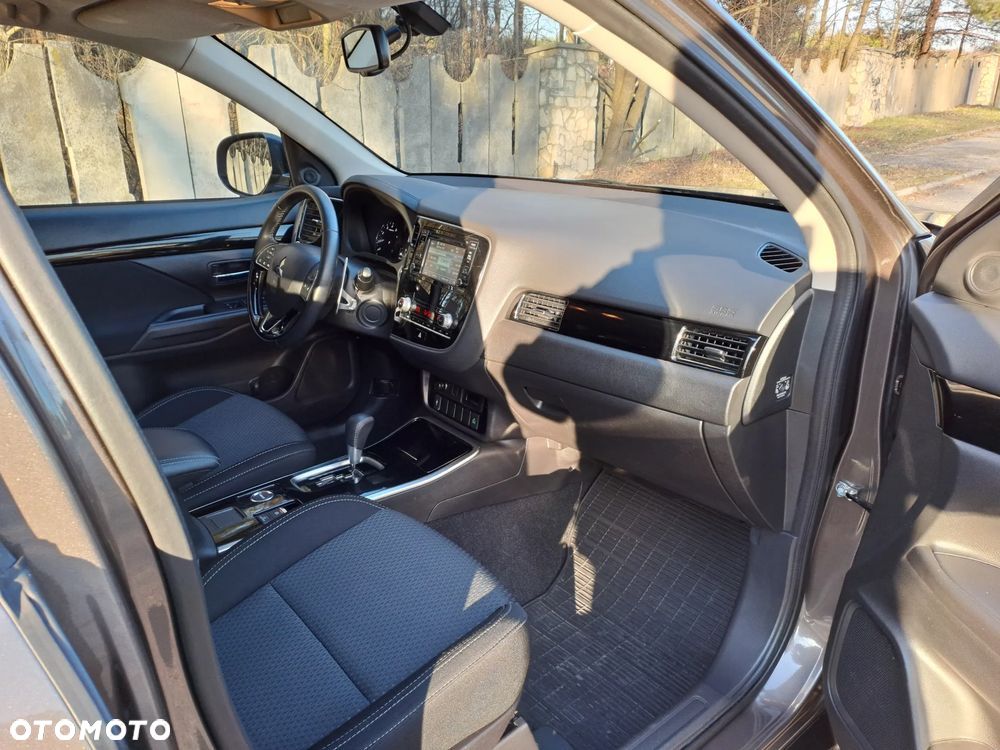 Mitsubishi Outlander 2.0 Intense 4WD CVT - 9