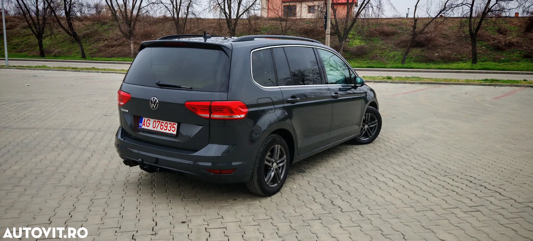 Volkswagen Touran 2.0 TDI DSG Comfortline - 5