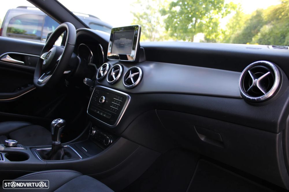 Mercedes-Benz CLA 180 d AMG Line - 17