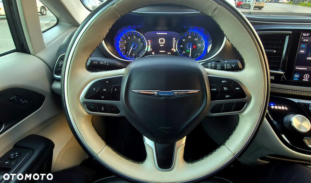 Chrysler Pacifica - 12