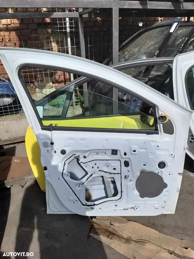 Usa Stanga Fata fara Oglinda pentru Dacia Sandero din 2019 - 2