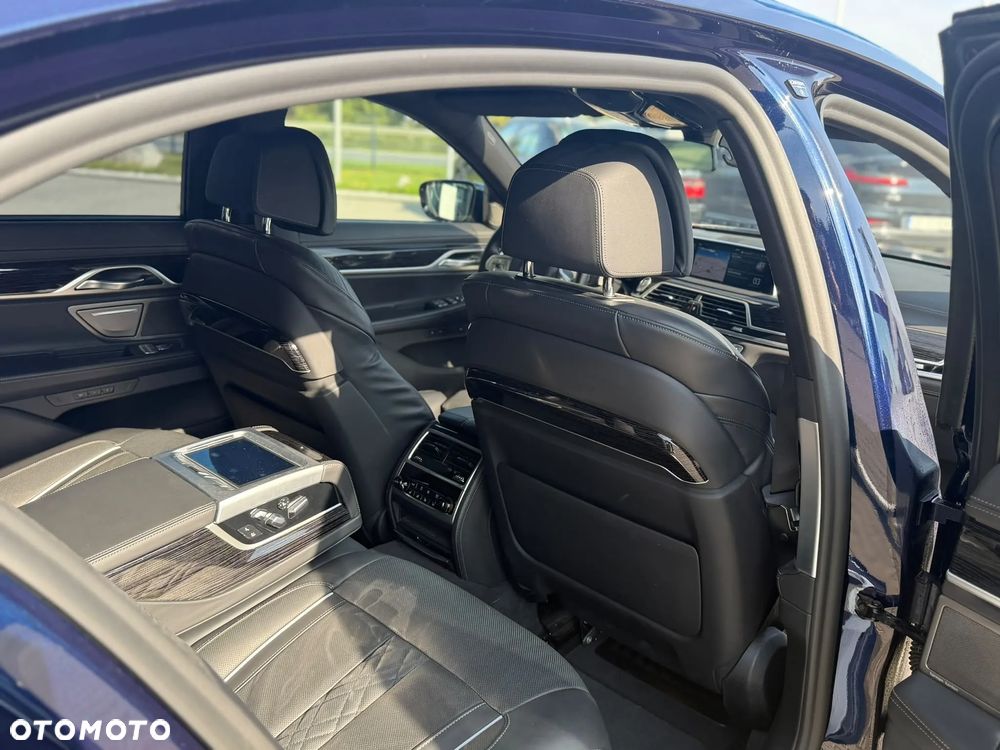 BMW Seria 7 750i xDrive sport - 18