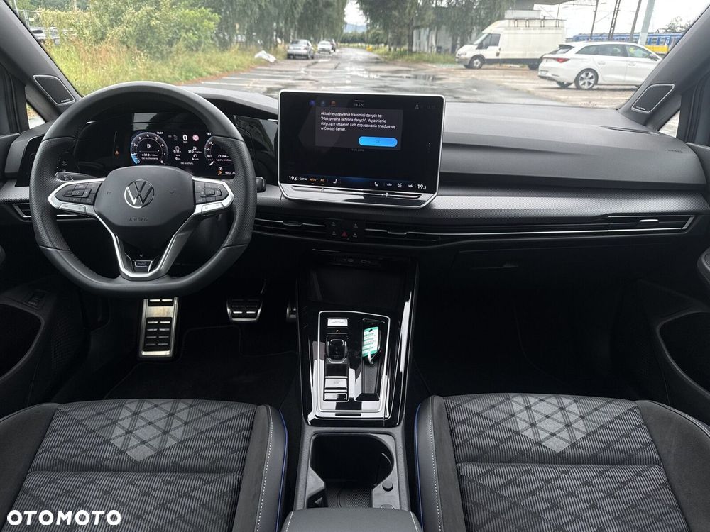 Volkswagen Golf - 10
