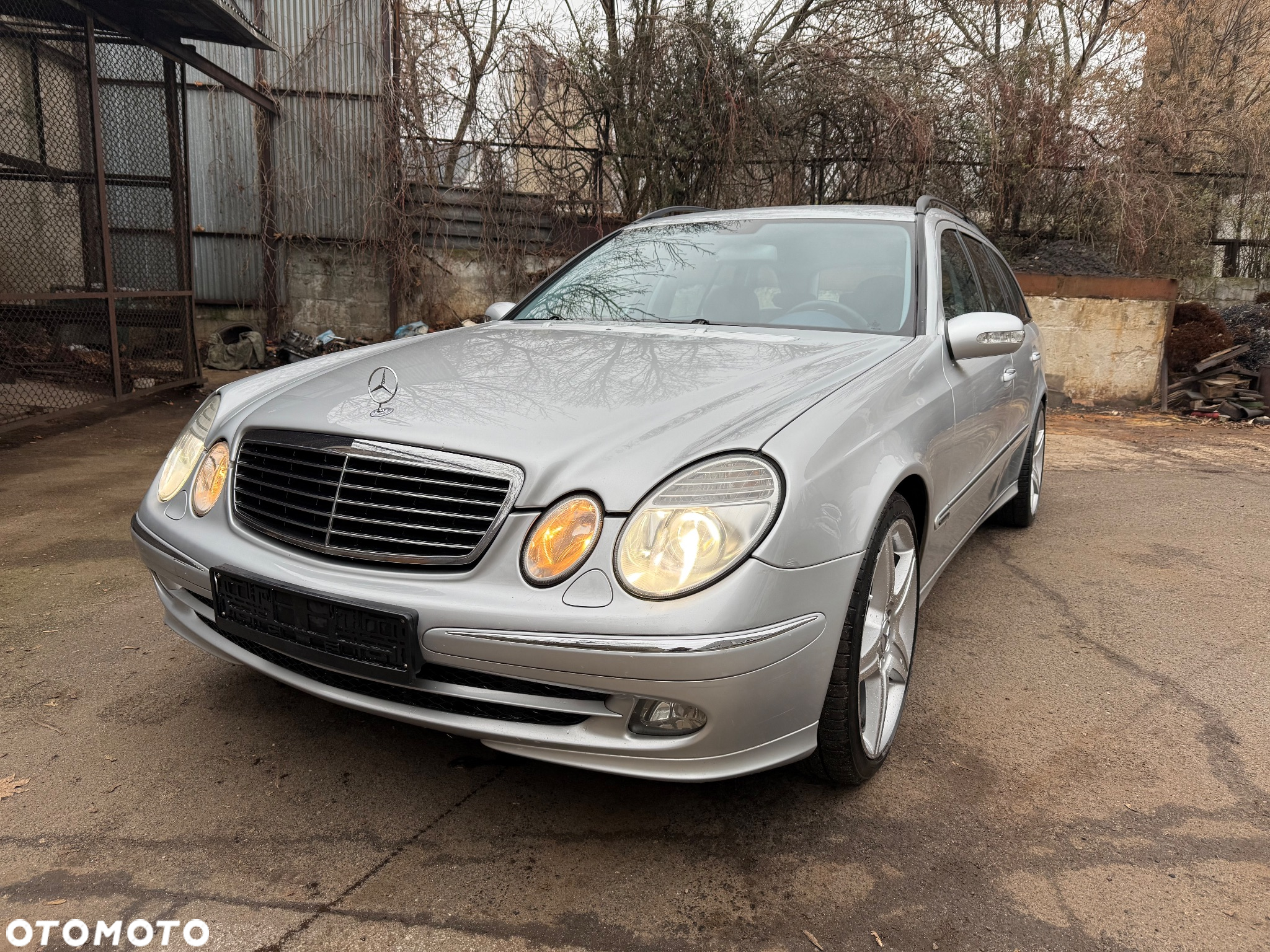 Mercedes-Benz Klasa E 320 T CDI Avantgarde DPF Sport Edition - 2