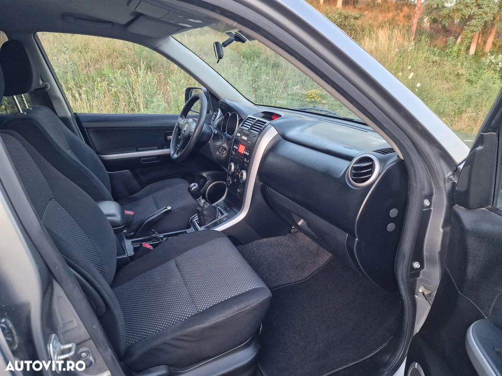 Suzuki Grand Vitara 1.9 DDiS Comfort DPF Family - 16