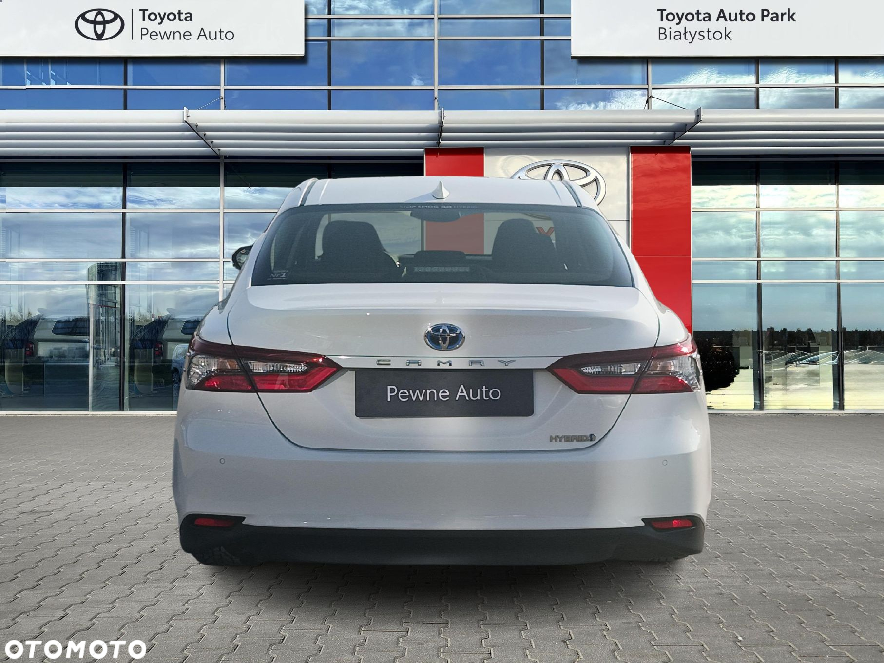 Toyota Camry - 4