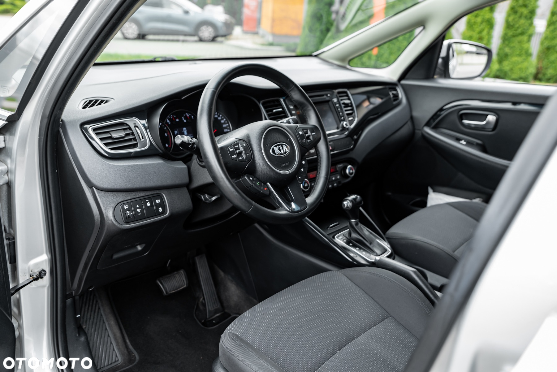 Kia Carens 1.7 CRDi L - 6