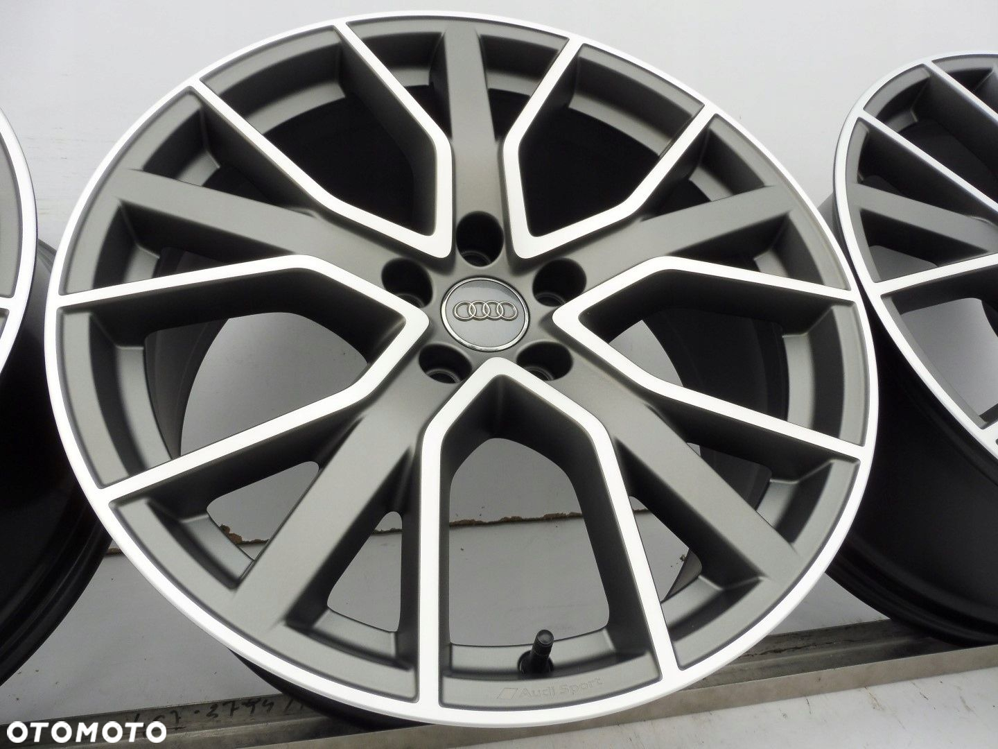 Felgi Audi A4 B9 8W0601025DH - 4