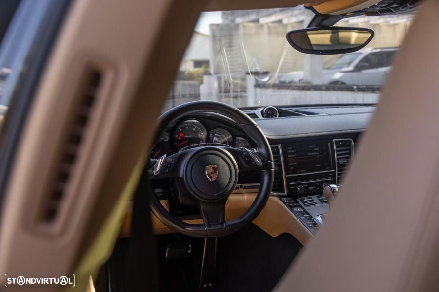 Porsche Panamera 4 Edition PDK - 29