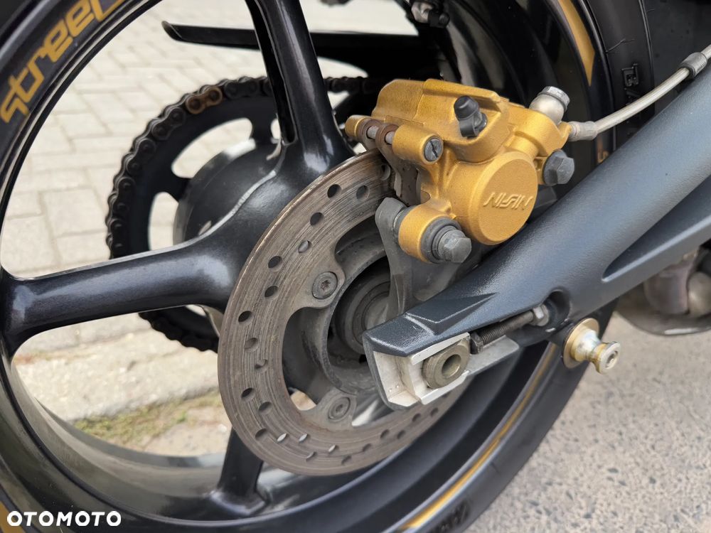 Triumph Street Triple - 29