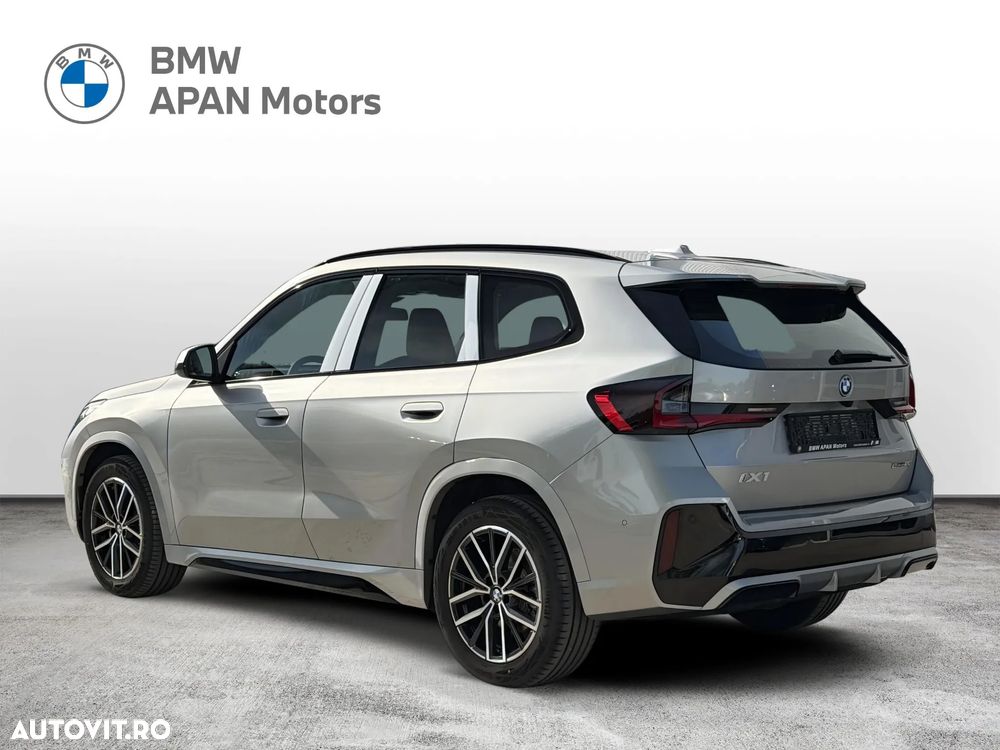 BMW iX1 eDrive20 M Sportpaket - 4