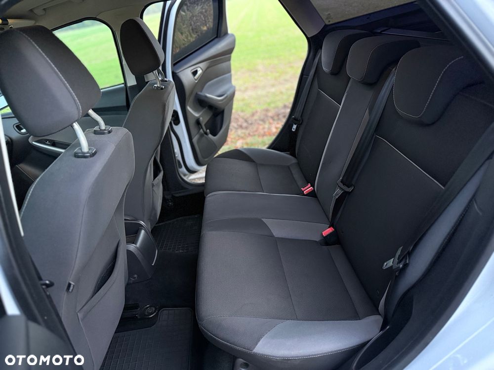 Ford Focus 1.6 Ambiente - 22
