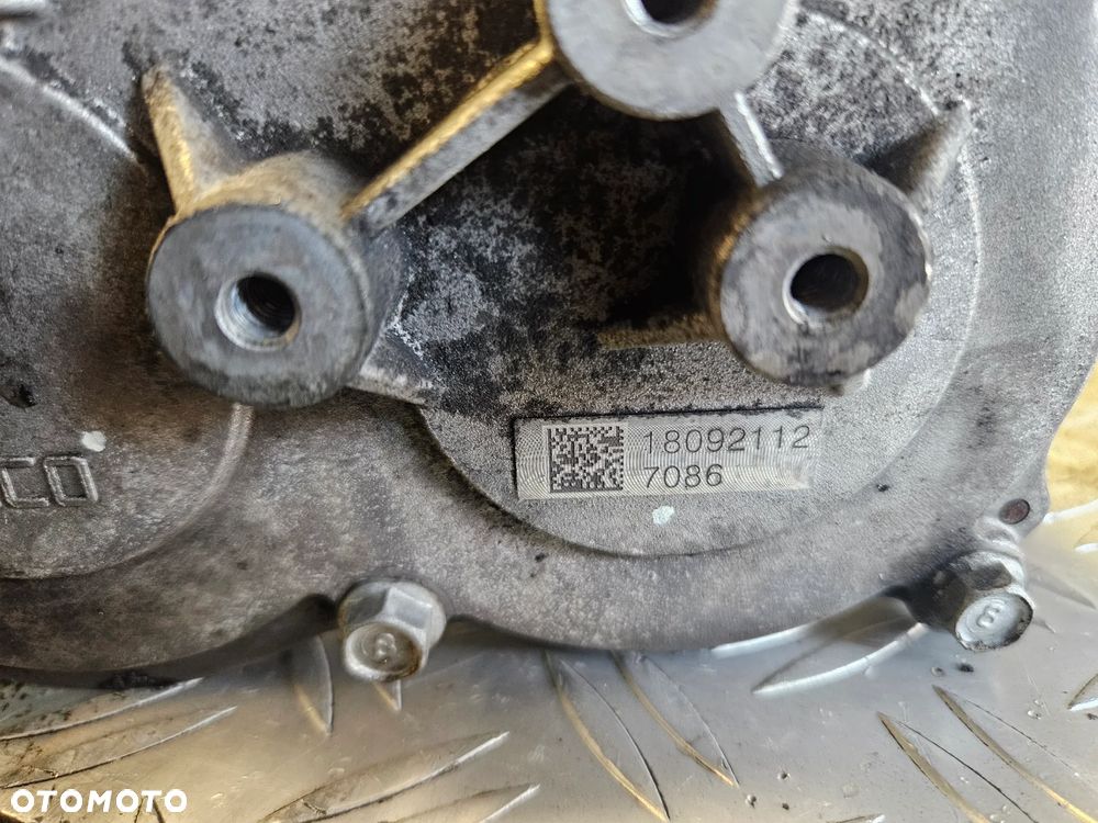 Wałki rozrządu Kia Hyundai 1.6 crdi 24400-2u011 uszkodzone - 4
