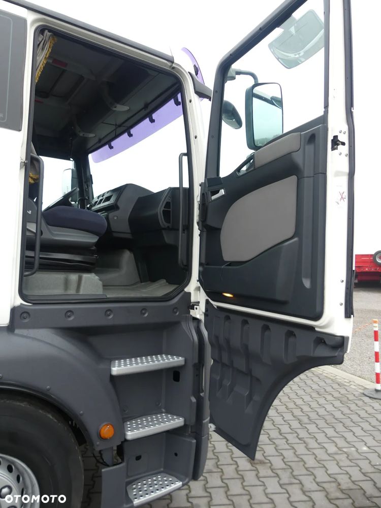 MAN TGA 26.400 6x2 / CHŁODNIA / EURO 4 / KABINA SYPIALNA / - 24