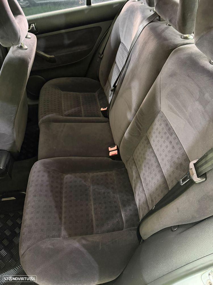 VW Bora 1.9 TDi Highline - 13
