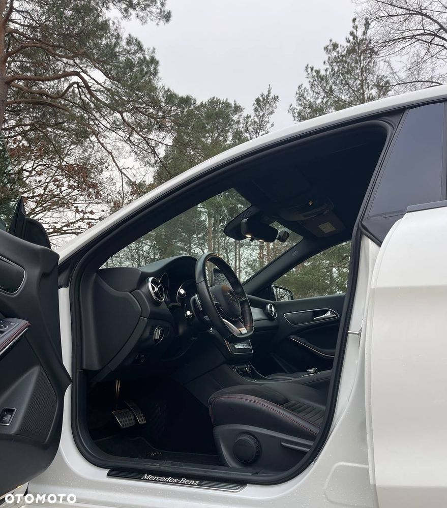 Mercedes-Benz CLA 220 4-Matic AMG Line - 9