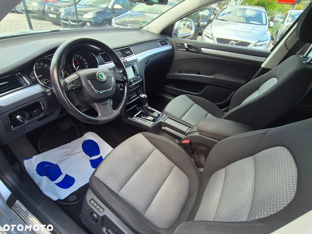 Skoda Superb 2.0 TDI DSG Exclusive - 26