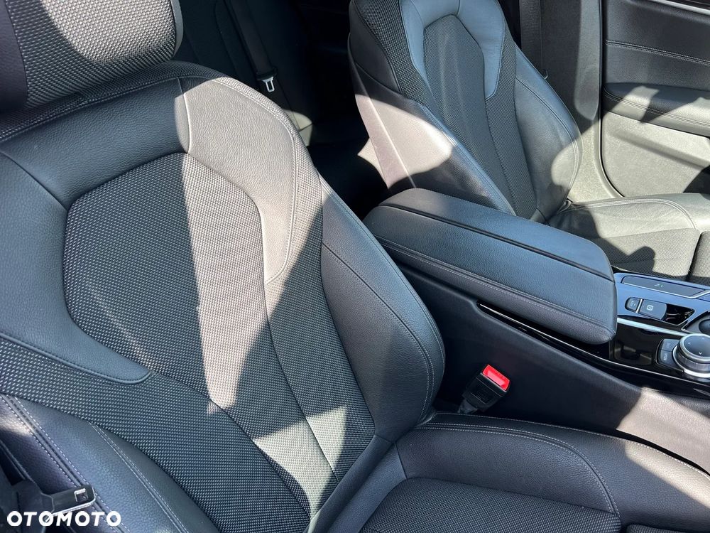 BMW Seria 5 520d Sport Line - 11