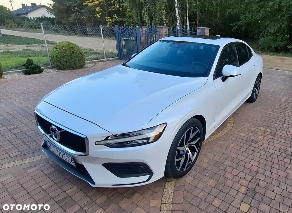 Volvo S60 T5 Momentum Pro - 1