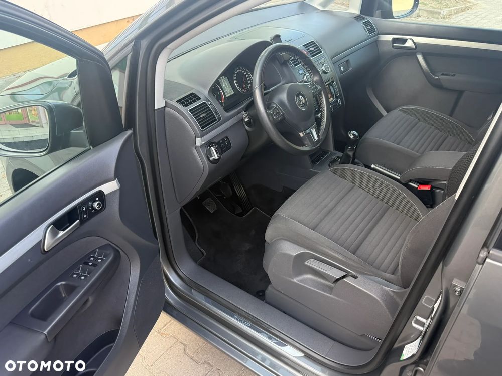 Volkswagen Touran - 23