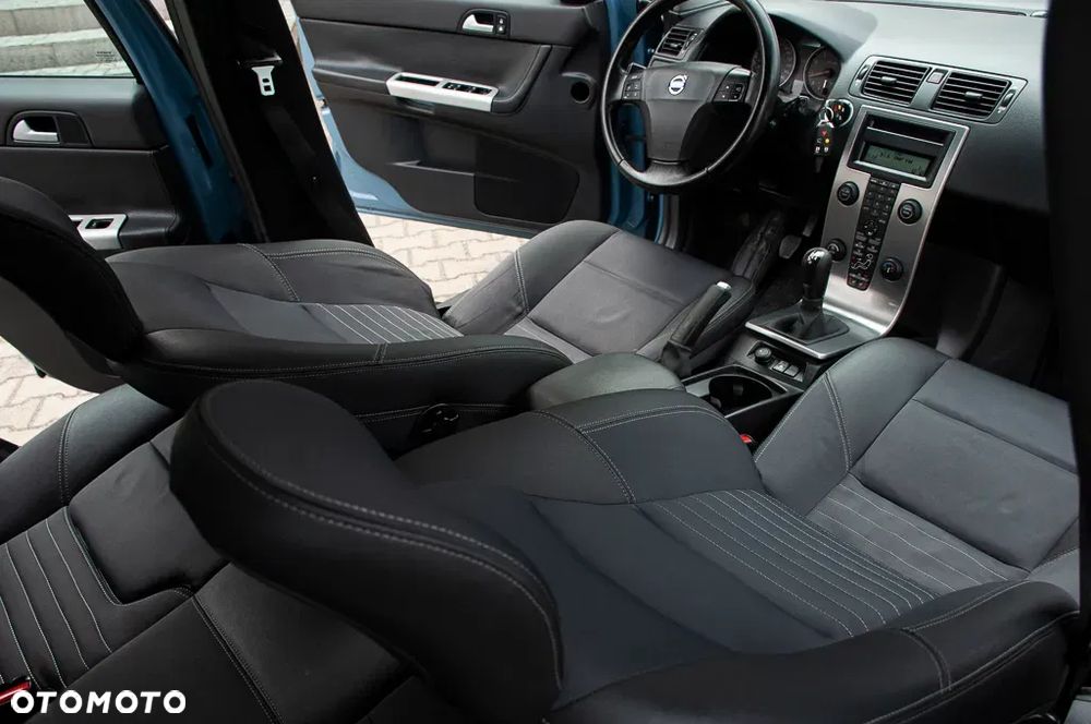 Volvo V50 2.4 Momentum - 26